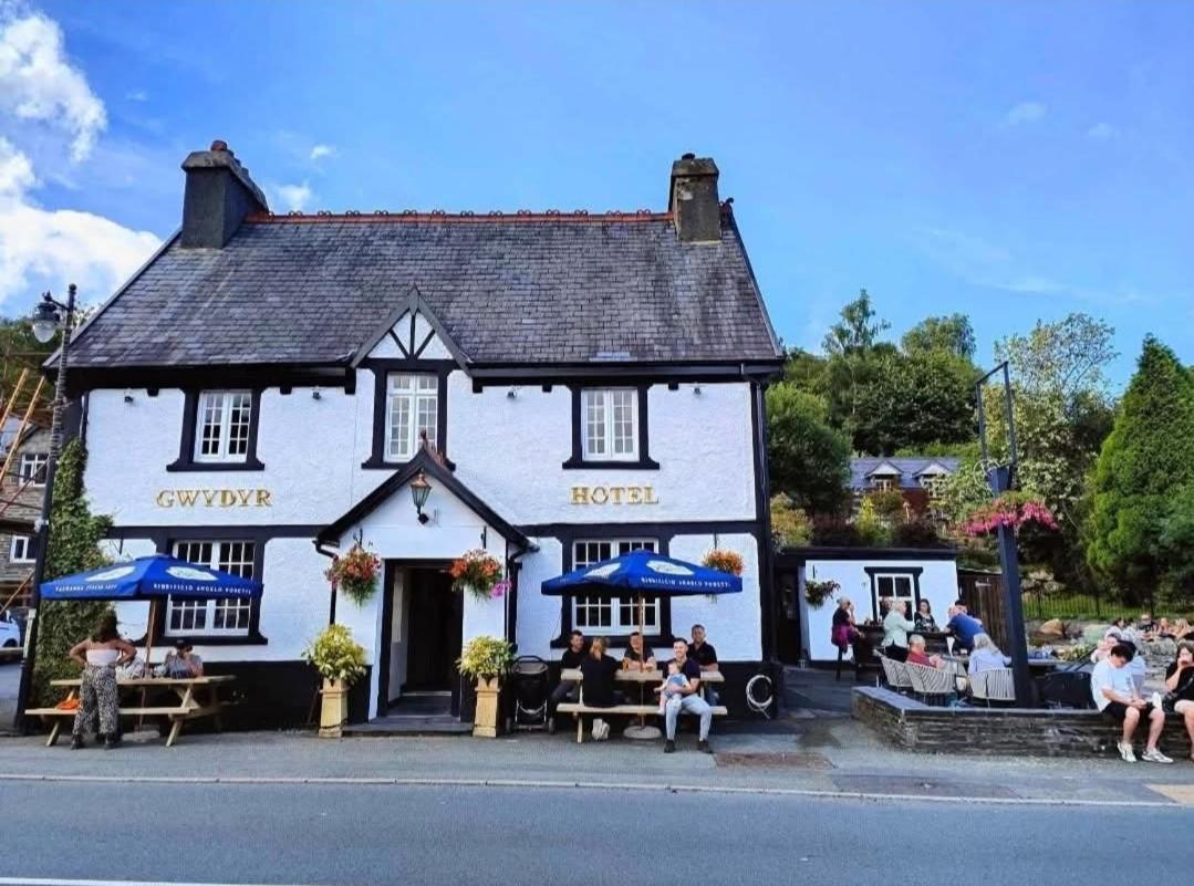 Y Gwydyr Hotel - Dolwyddelan Exteriér fotografie