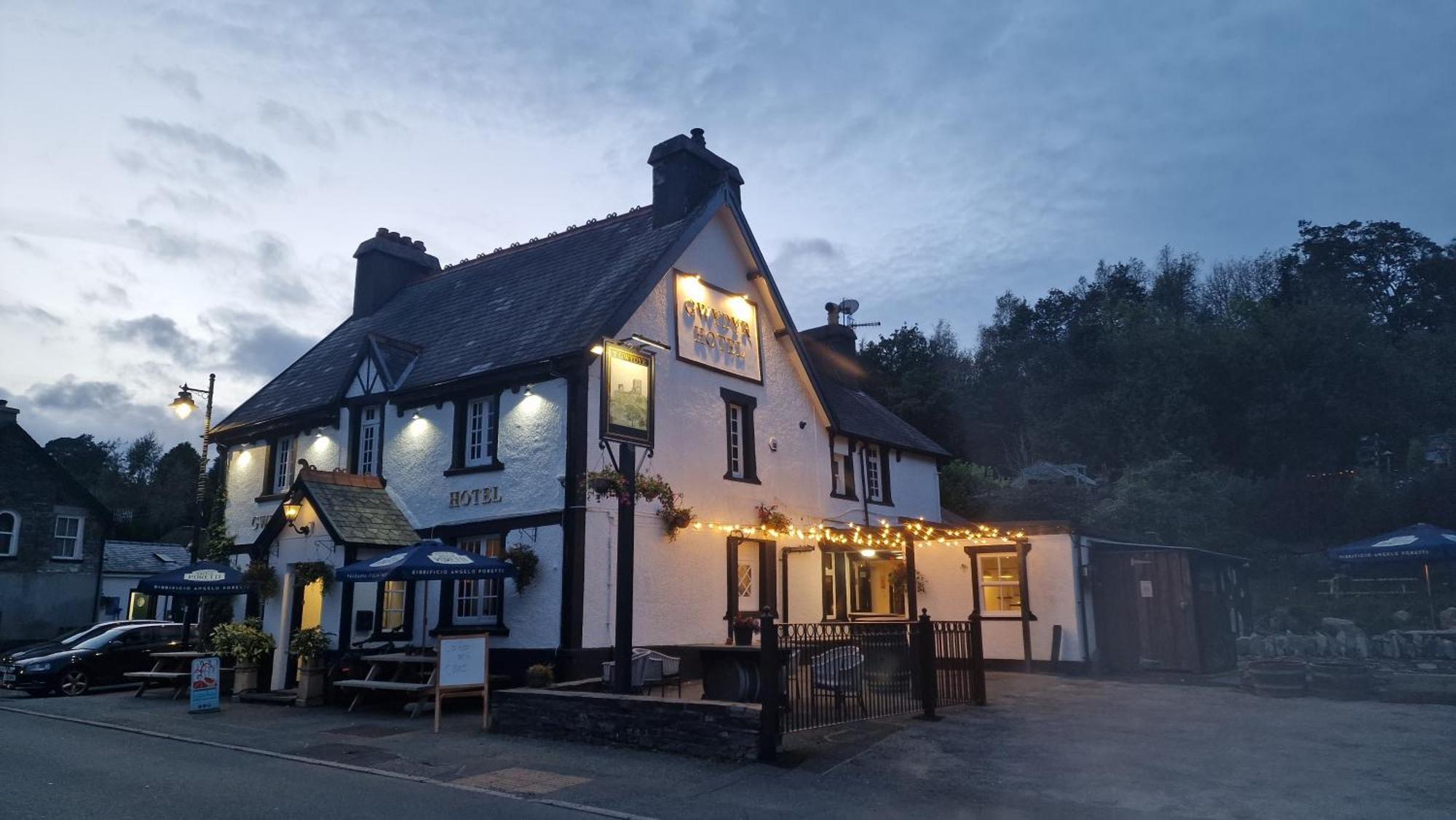 Y Gwydyr Hotel - Dolwyddelan Exteriér fotografie