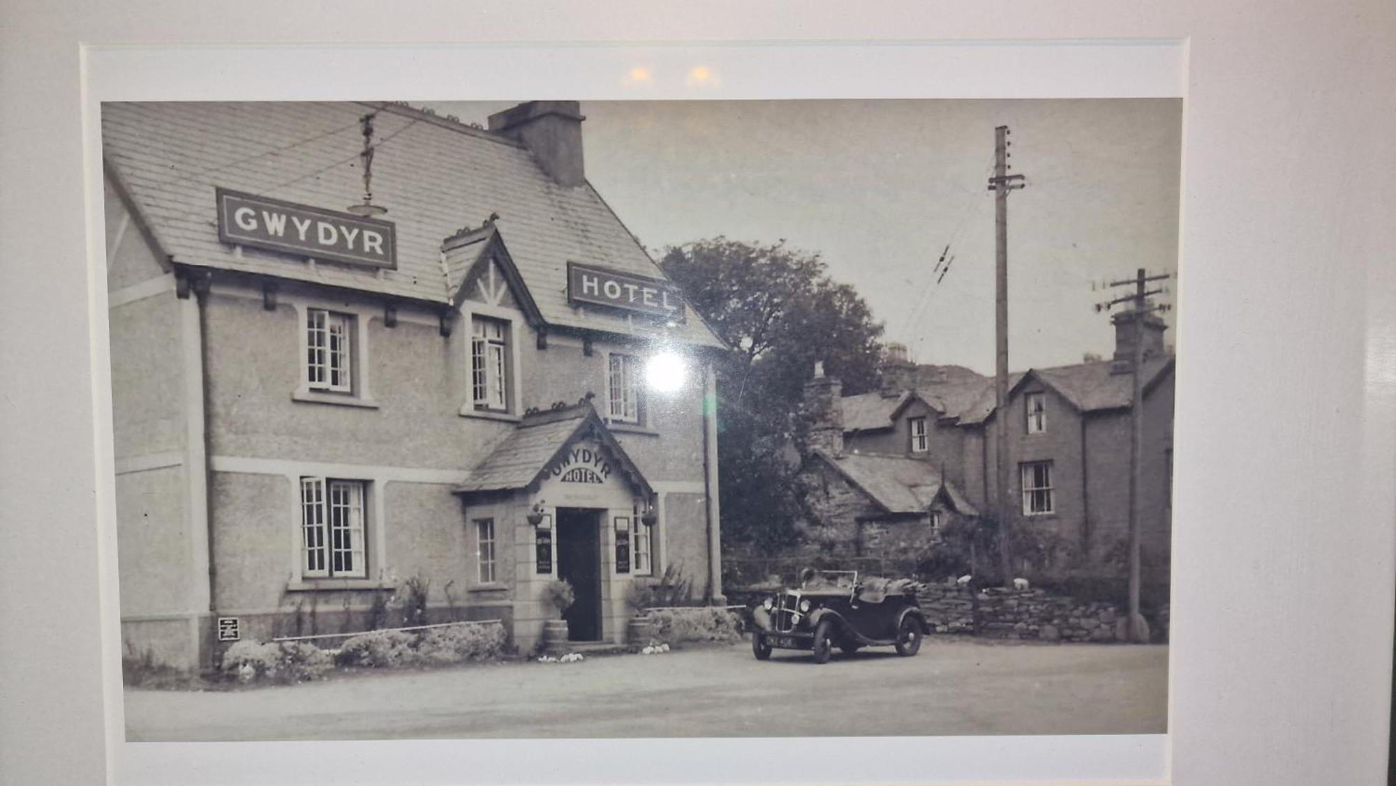Y Gwydyr Hotel - Dolwyddelan Exteriér fotografie